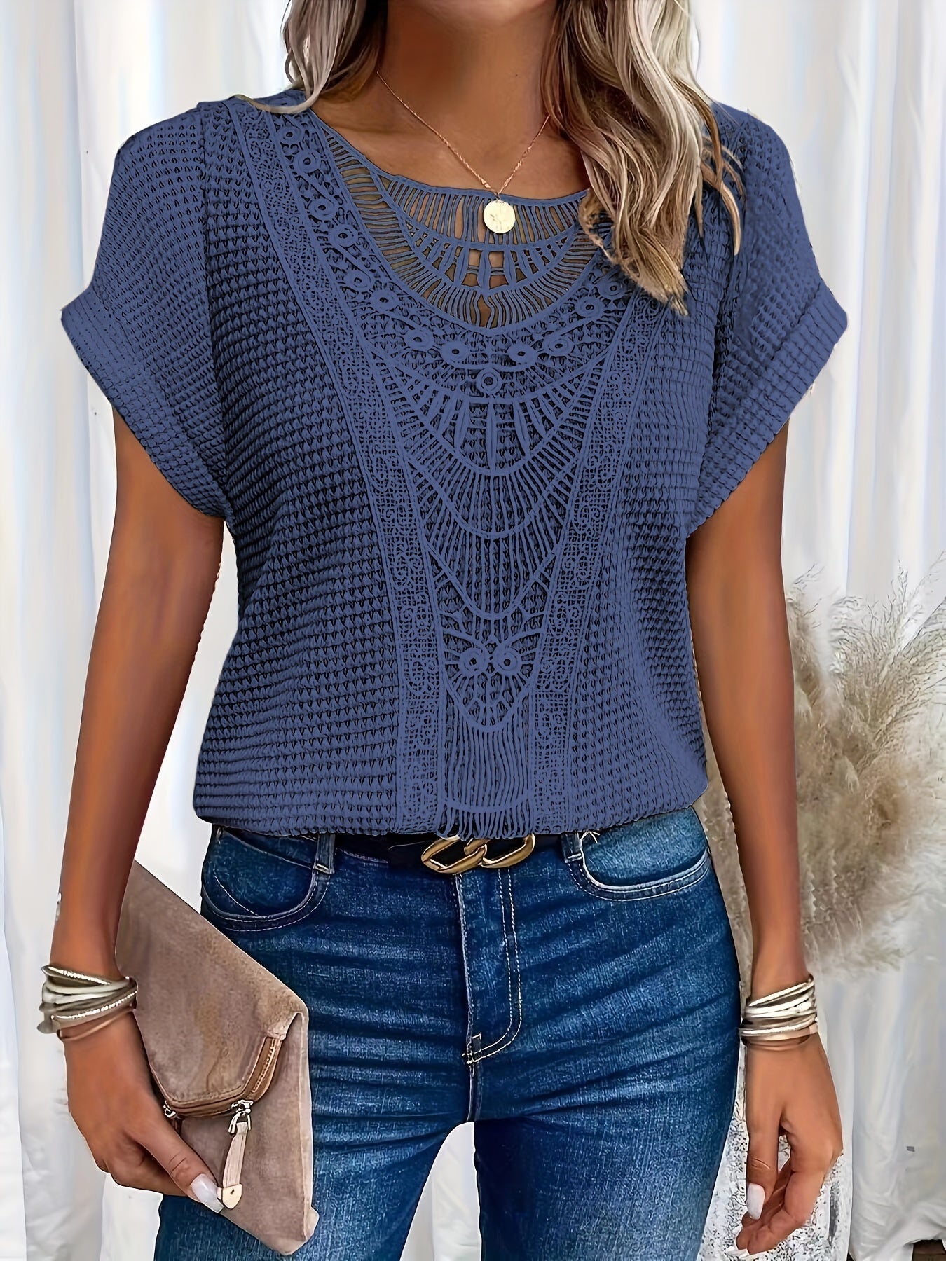 ALICIA - SOPHISTICATED SHIRT WITH LACE DETAILS